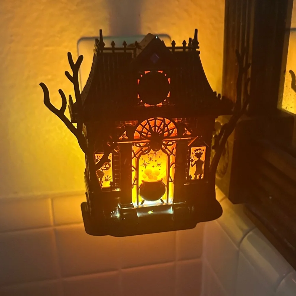 Halloween Haunted House Wallflower plug in - Picture 7 of 9
